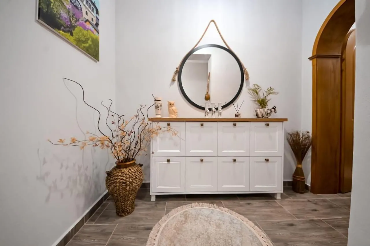 Egje Apartment Гирокастра 0*,