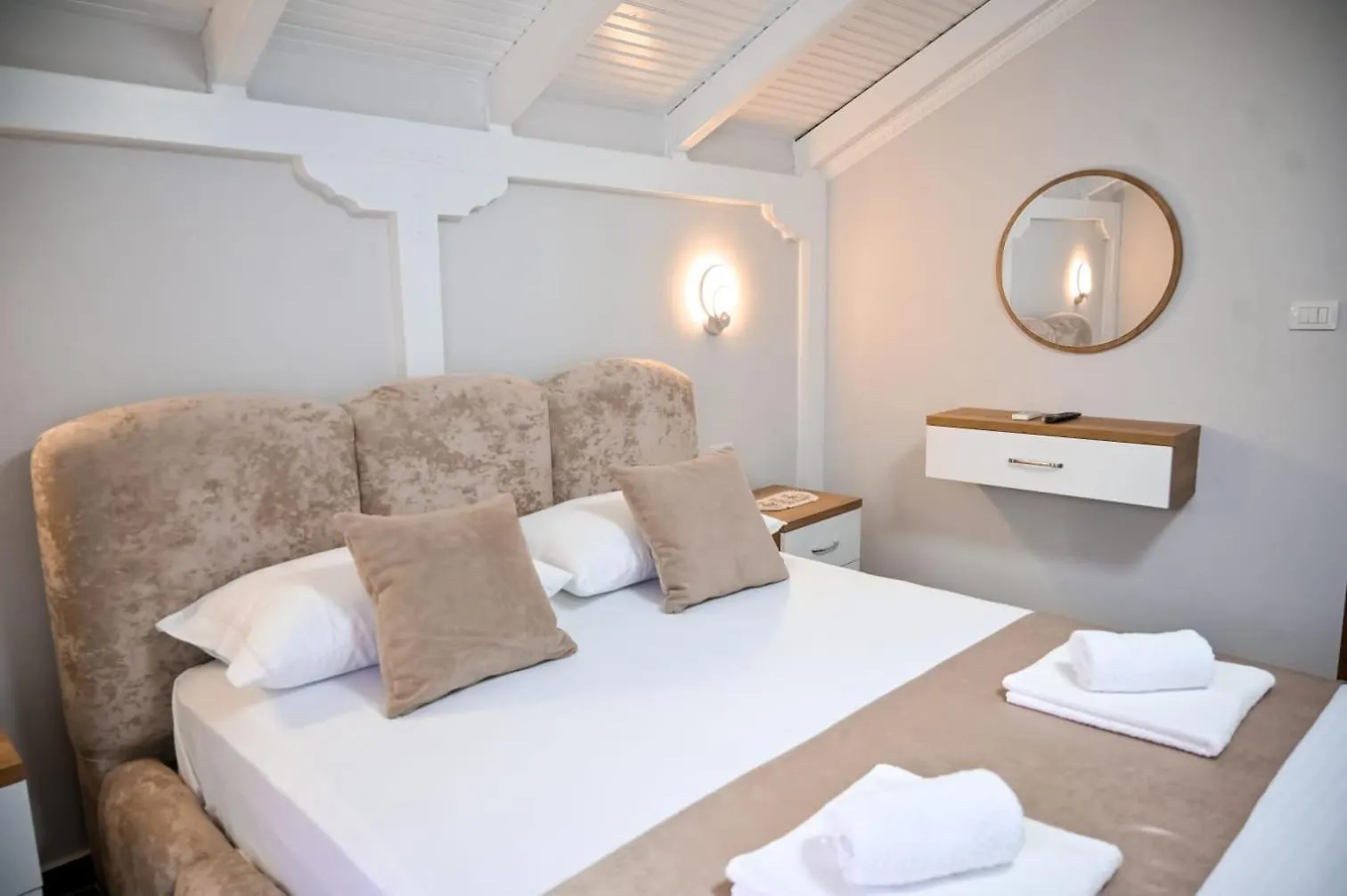 Egje Apartment Гирокастра