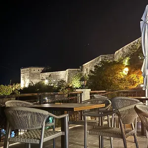 Pensión With Castle View, Gjirokastër