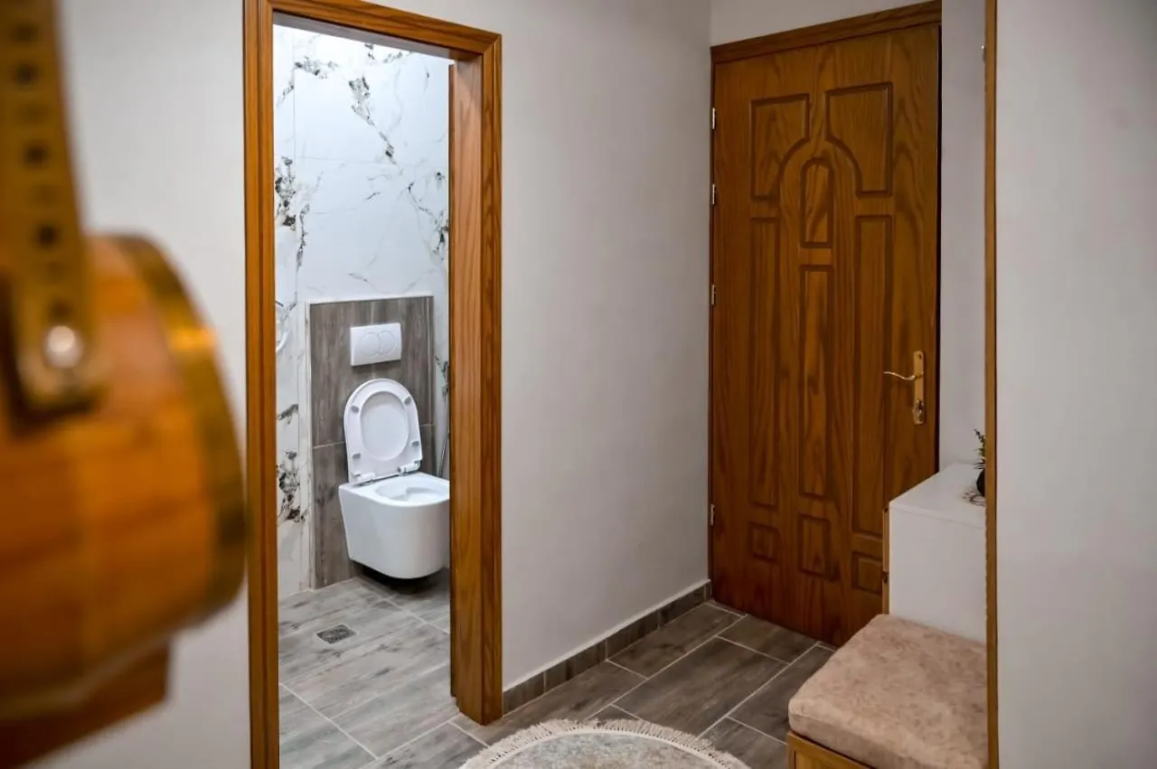 Egje Apartment Gjirokaster