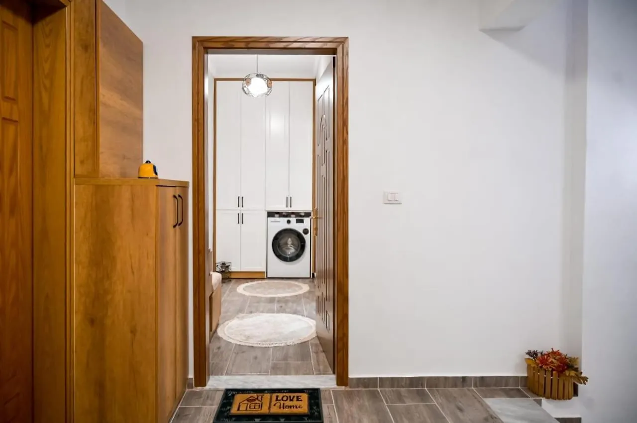 Egje Apartment Gjirokaster