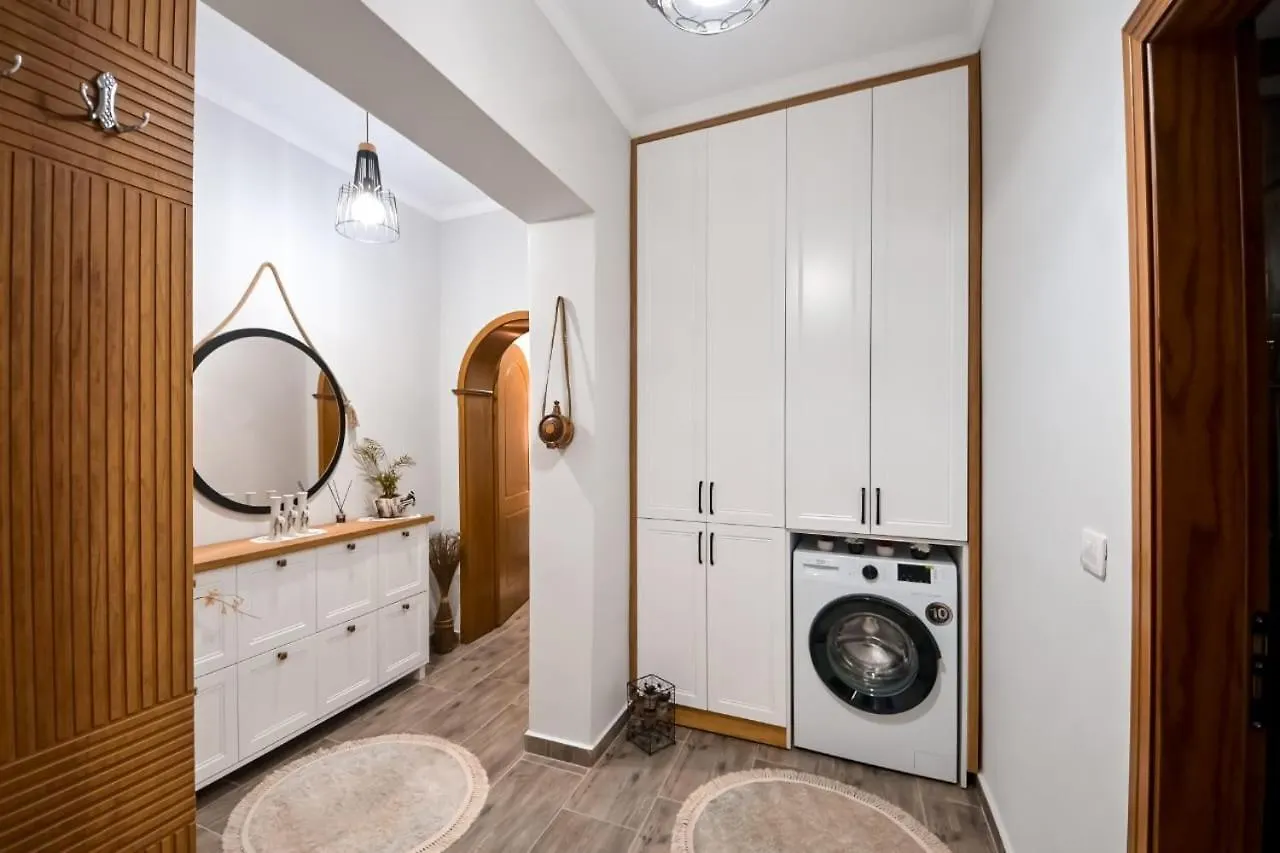 Egje Apartment Gjirokaster