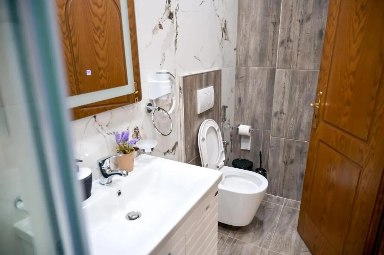 Egje Apartment Gjirokaster