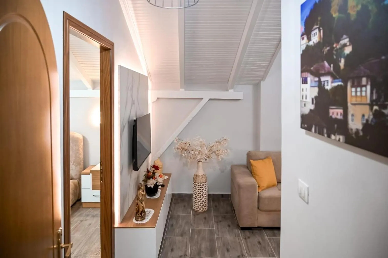 Egje Apartment Gjirokaster