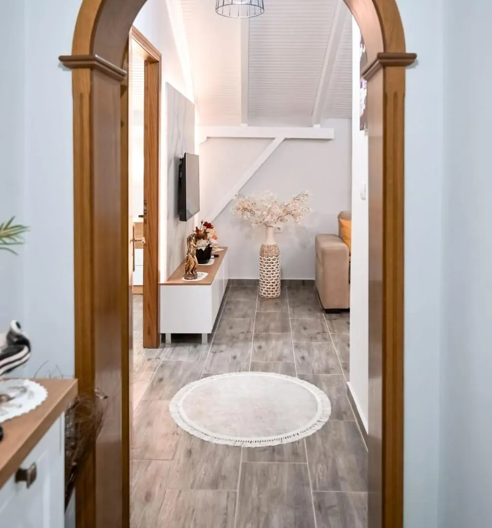 Egje Apartment Gjirokaster