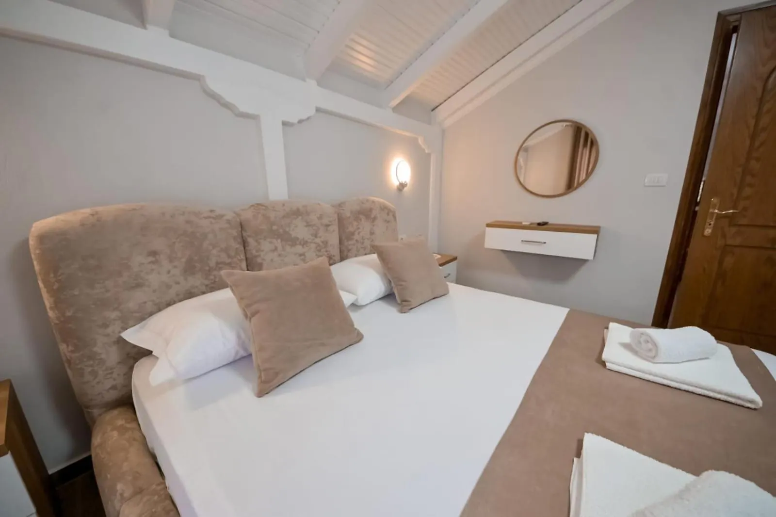 Egje Apartment Gjirokaster